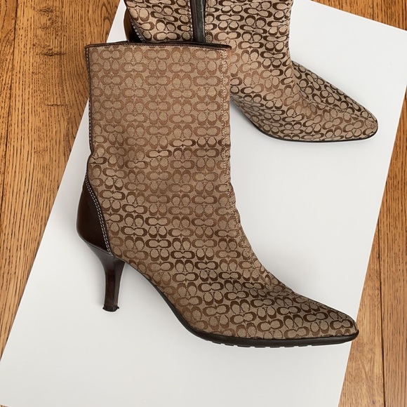 Boots - Picture 3 of 9